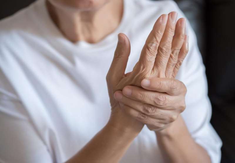 آرتریت دست چیست و چگونه ایجاد می‌شود؟